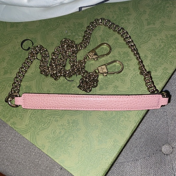 Gucci Large Interlocking Chain Leather Shoulder Bag - Picture 16 of 16